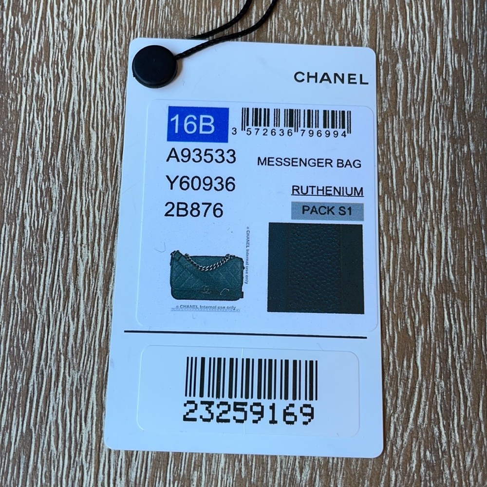 CHANEL 🔥✨Rare✨ Daily Carry Messenger Bag Quilted - Picture 4 of 17